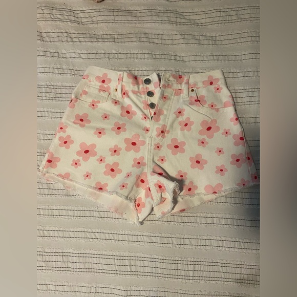 white pacsun shorts with pink flower pattern - Picture 1 of 2